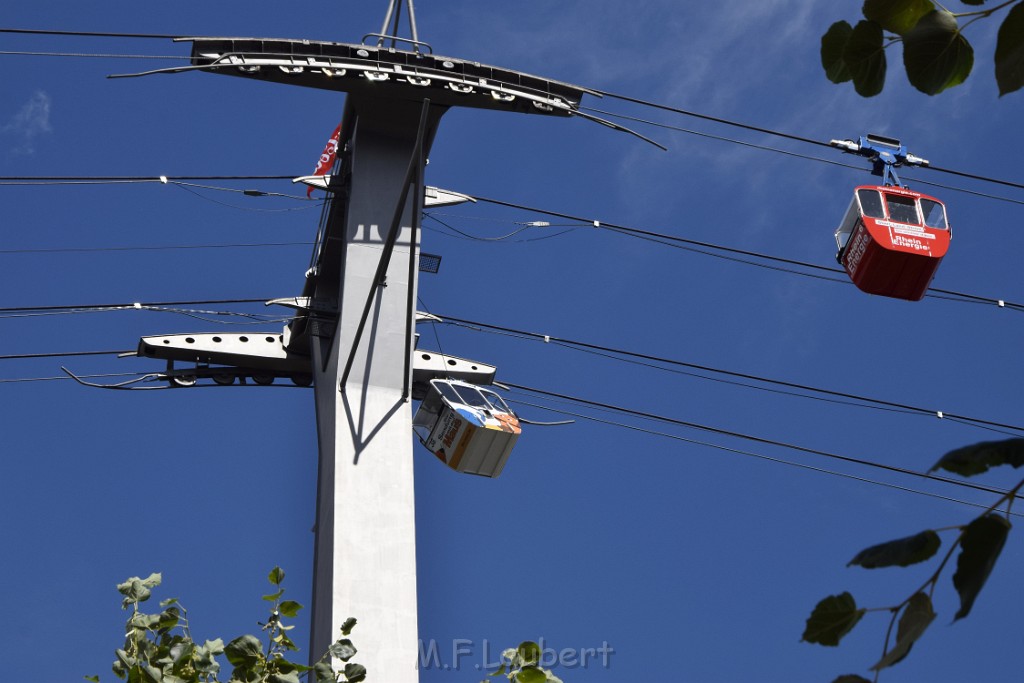 Koelner Seilbahn Gondel blieb haengen Koeln Linksrheinisch P013.JPG - Miklos Laubert